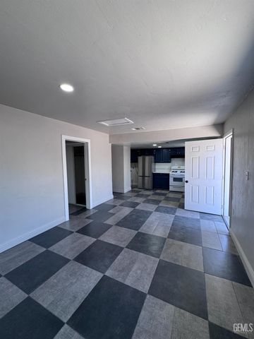 2912 Wilson Road, Bakersfield, CA 93304