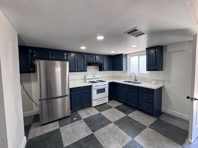 2912 Wilson Road, Bakersfield, CA 93304