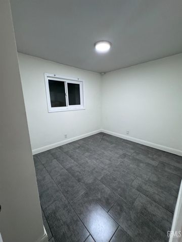 2912 Wilson Road, Bakersfield, CA 93304