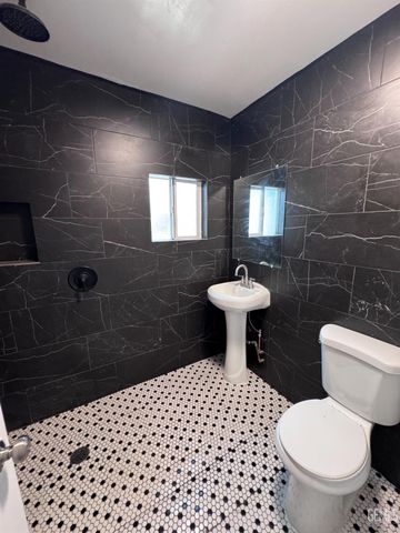 2912 Wilson Road, Bakersfield, CA 93304