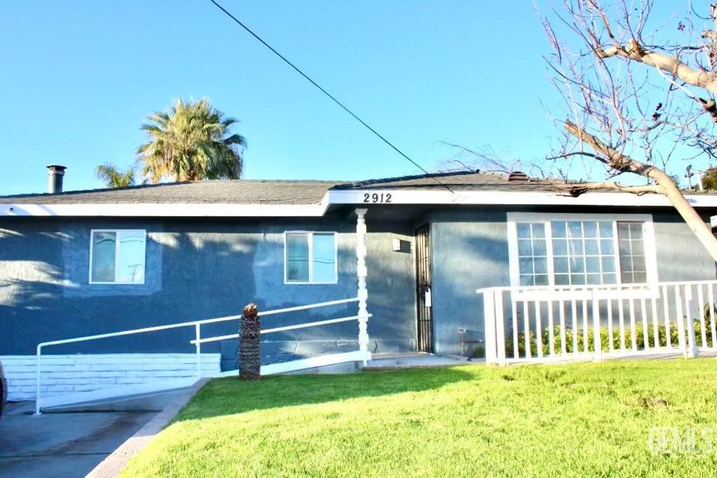 2912 Wilson Road, Bakersfield, CA 93304