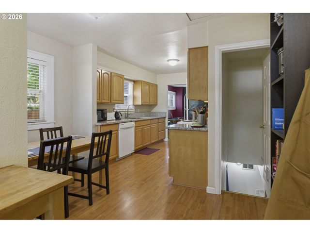 8105 Se REEDWAY St, Portland, OR 97206