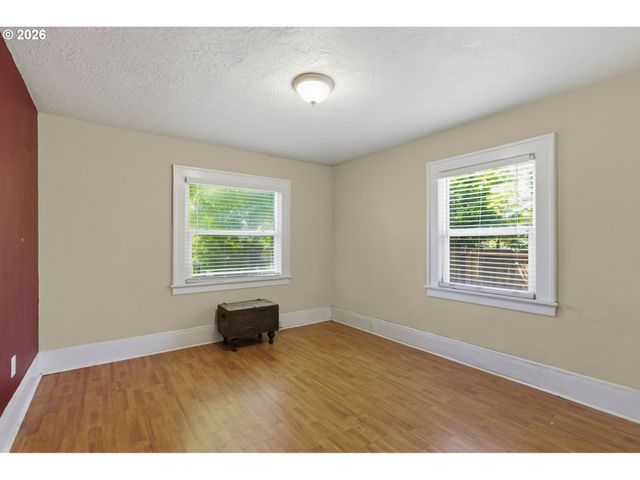 8105 Se REEDWAY St, Portland, OR 97206