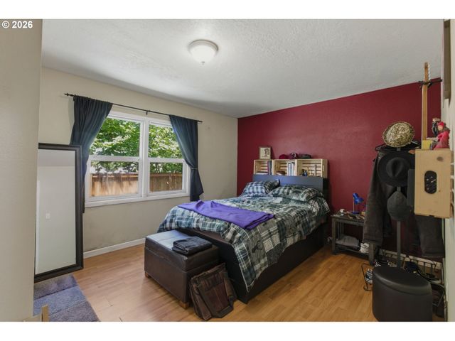 8105 Se REEDWAY St, Portland, OR 97206