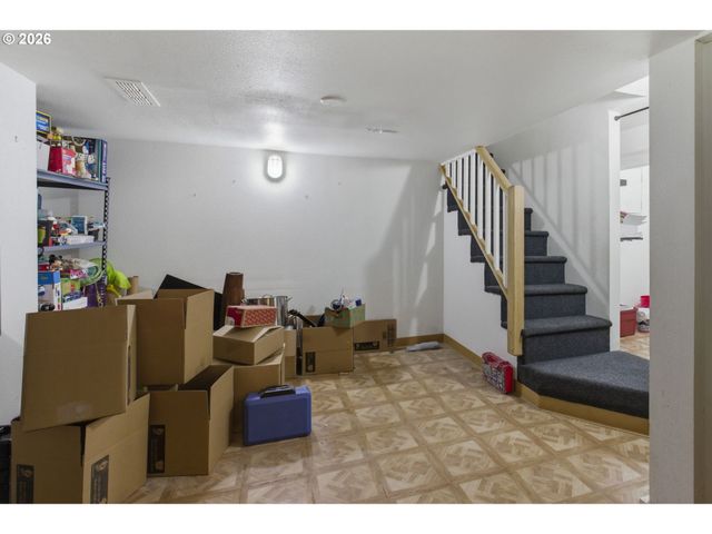 8105 Se REEDWAY St, Portland, OR 97206