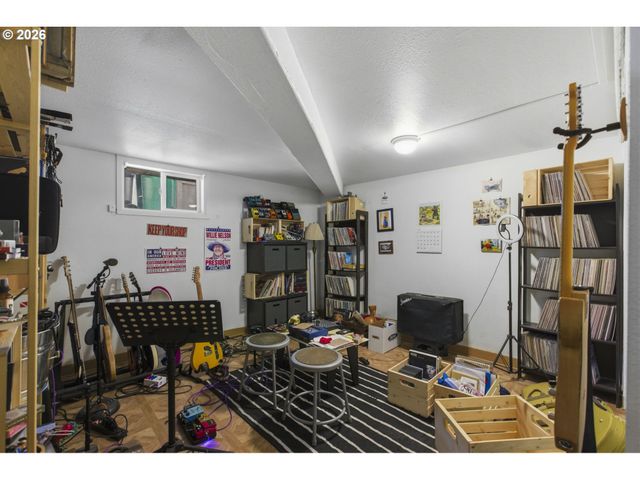 8105 Se REEDWAY St, Portland, OR 97206