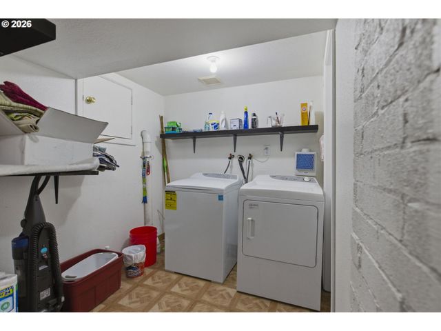 8105 Se REEDWAY St, Portland, OR 97206