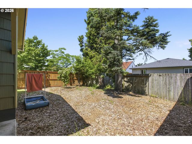 8105 Se REEDWAY St, Portland, OR 97206