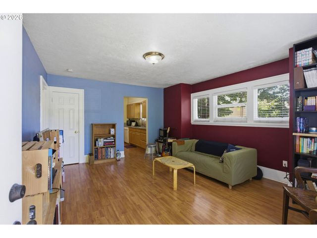 8105 Se REEDWAY St, Portland, OR 97206