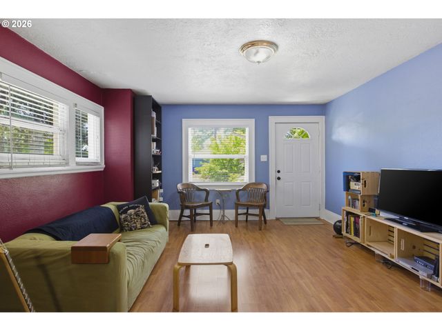 8105 Se REEDWAY St, Portland, OR 97206