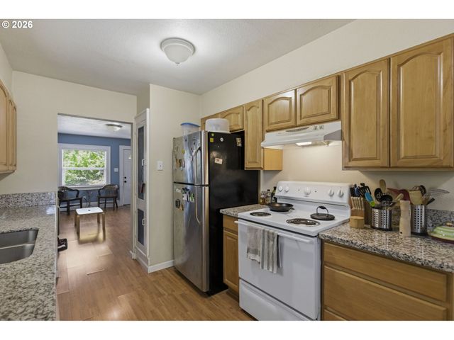 8105 Se REEDWAY St, Portland, OR 97206