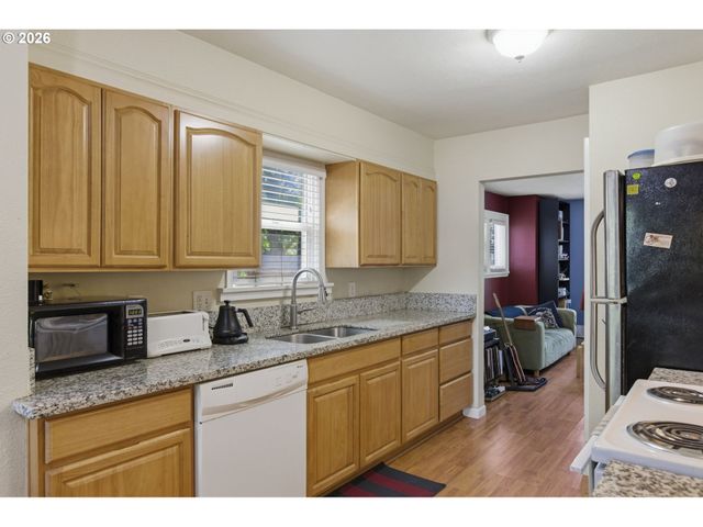 8105 Se REEDWAY St, Portland, OR 97206