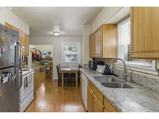 8105 Se REEDWAY St, Portland, OR 97206