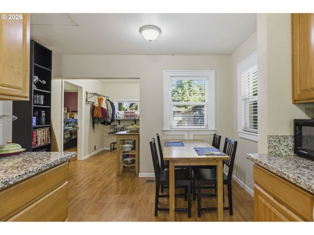 8105 Se REEDWAY St, Portland, OR 97206