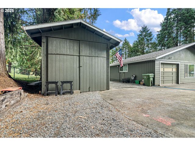 130 TIOGA Ct, Cottage Grove, OR 97424