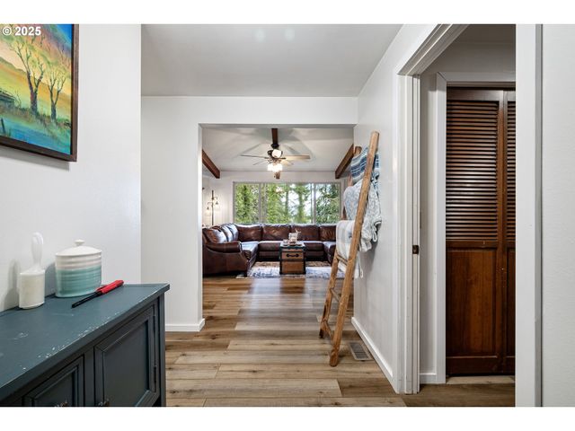 130 TIOGA Ct, Cottage Grove, OR 97424