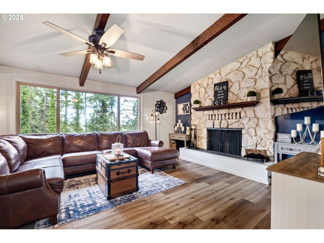 130 TIOGA Ct, Cottage Grove, OR 97424