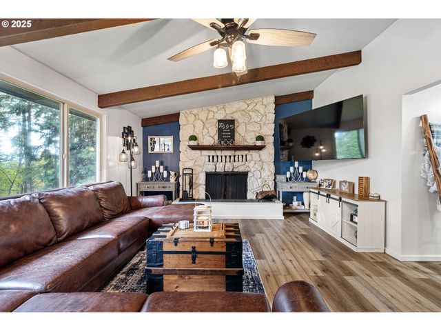 130 TIOGA Ct, Cottage Grove, OR 97424