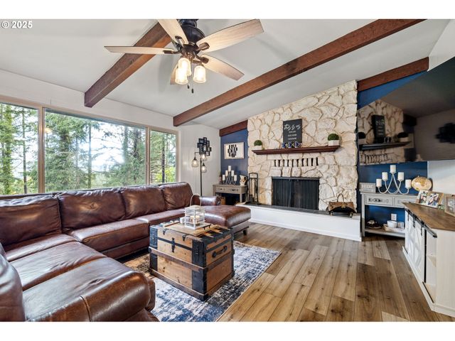 130 TIOGA Ct, Cottage Grove, OR 97424