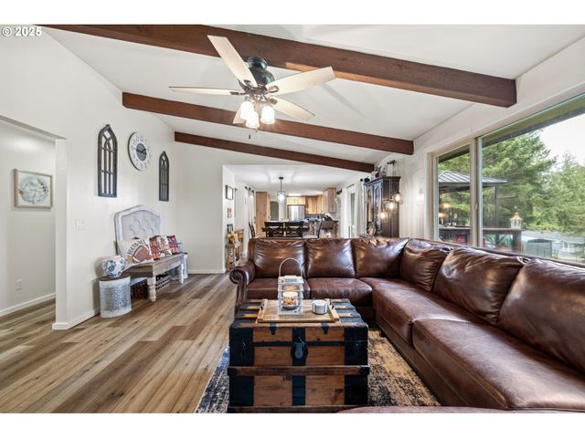 130 TIOGA Ct, Cottage Grove, OR 97424