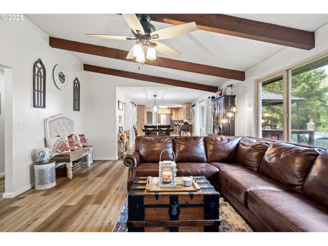 130 TIOGA Ct, Cottage Grove, OR 97424