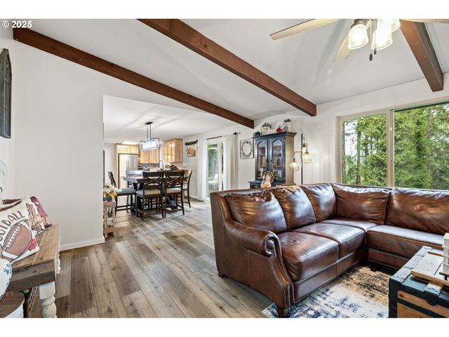 130 TIOGA Ct, Cottage Grove, OR 97424