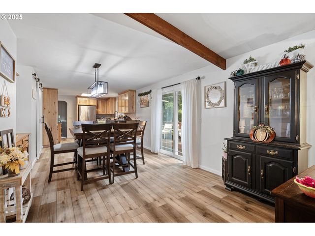 130 TIOGA Ct, Cottage Grove, OR 97424