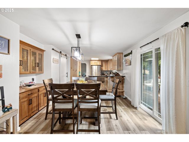 130 TIOGA Ct, Cottage Grove, OR 97424