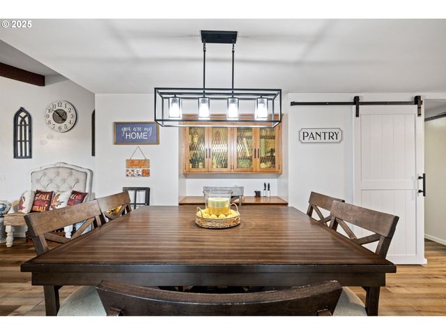 130 TIOGA Ct, Cottage Grove, OR 97424