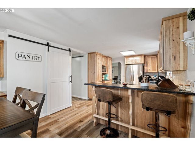 130 TIOGA Ct, Cottage Grove, OR 97424