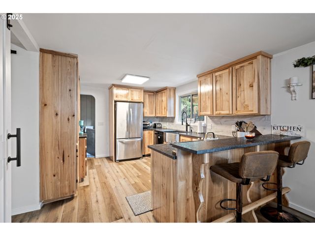 130 TIOGA Ct, Cottage Grove, OR 97424