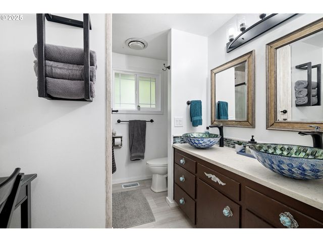 130 TIOGA Ct, Cottage Grove, OR 97424