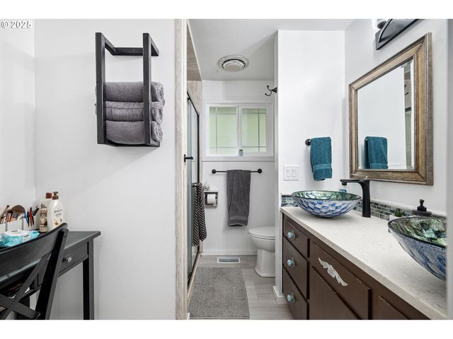 130 TIOGA Ct, Cottage Grove, OR 97424