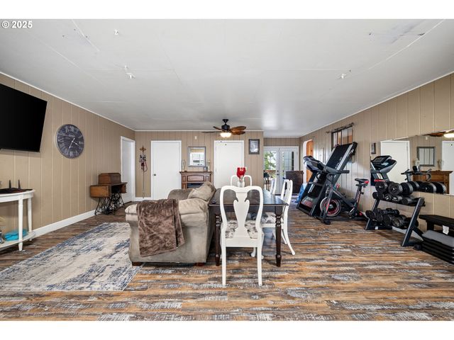 130 TIOGA Ct, Cottage Grove, OR 97424