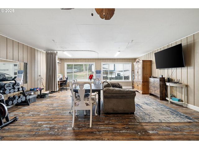 130 TIOGA Ct, Cottage Grove, OR 97424