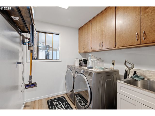 130 TIOGA Ct, Cottage Grove, OR 97424