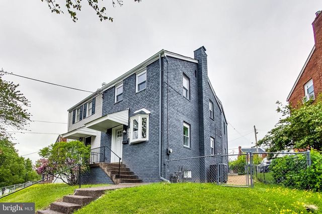 720 HILLTOP TER SE, Washington, DC 20019