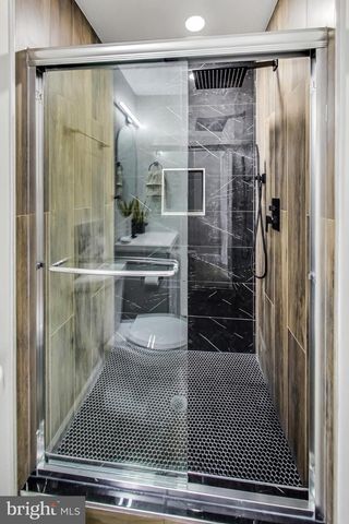 720 HILLTOP TER SE, Washington, DC 20019