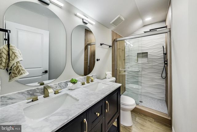 720 HILLTOP TER SE, Washington, DC 20019