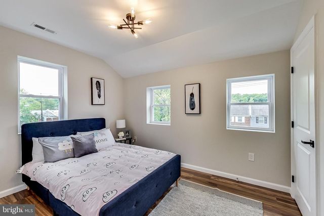 720 HILLTOP TER SE, Washington, DC 20019