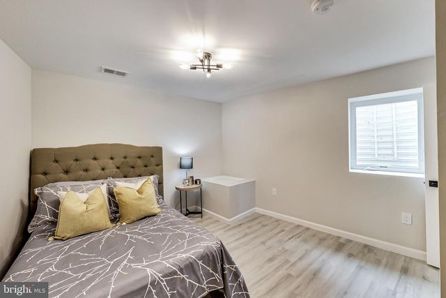 720 HILLTOP TER SE, Washington, DC 20019