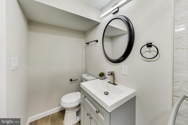 720 HILLTOP TER SE, Washington, DC 20019
