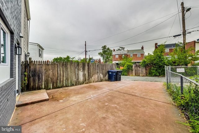 720 HILLTOP TER SE, Washington, DC 20019