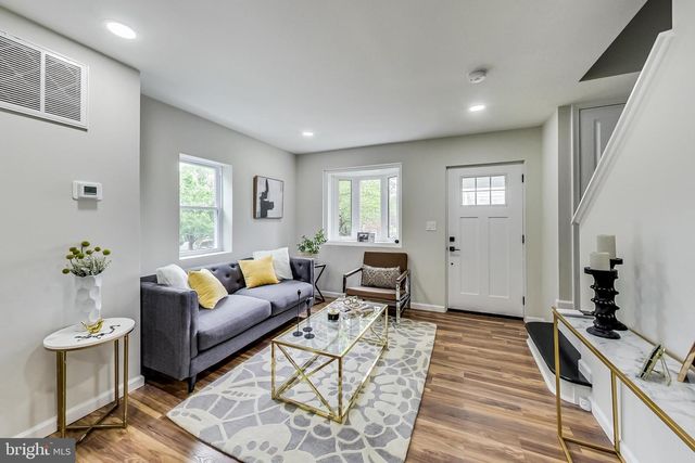 720 HILLTOP TER SE, Washington, DC 20019