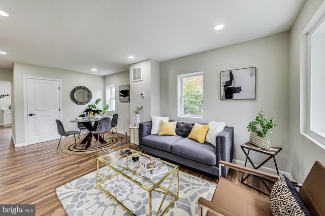 720 HILLTOP TER SE, Washington, DC 20019