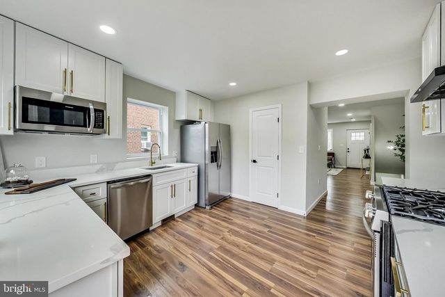 720 HILLTOP TER SE, Washington, DC 20019