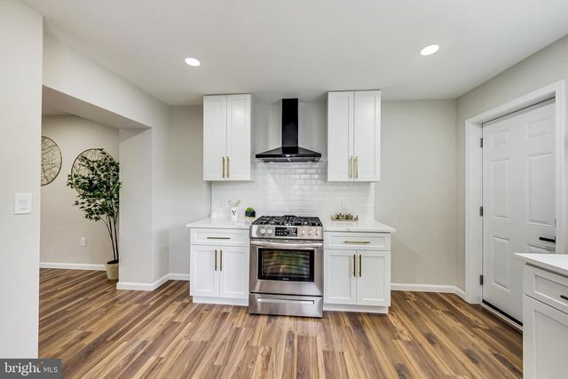720 HILLTOP TER SE, Washington, DC 20019