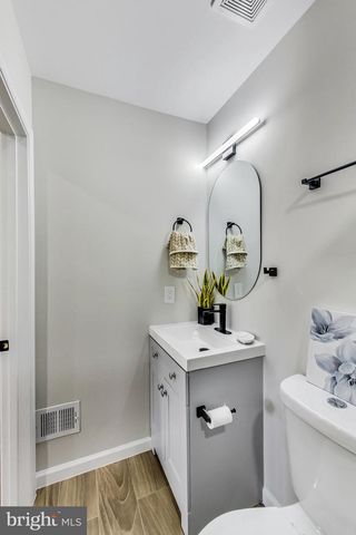 720 HILLTOP TER SE, Washington, DC 20019