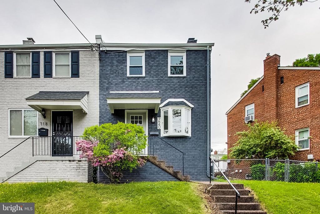 720 HILLTOP TER SE, Washington, DC 20019