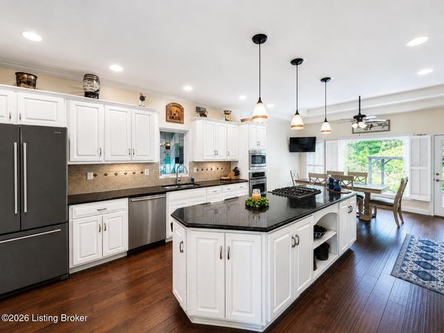 4803 Albrecht Ct, Louisville, KY 40241